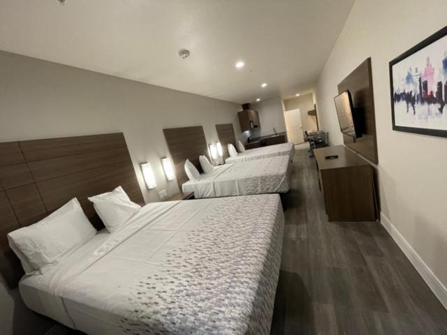 Palace Inn Blue - Garth Rd Бейтаун Экстерьер фото